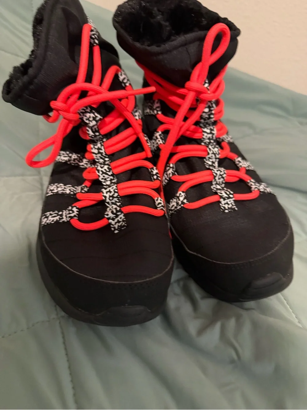 Nike (Moon Boots) light weight 5Y/W6.5